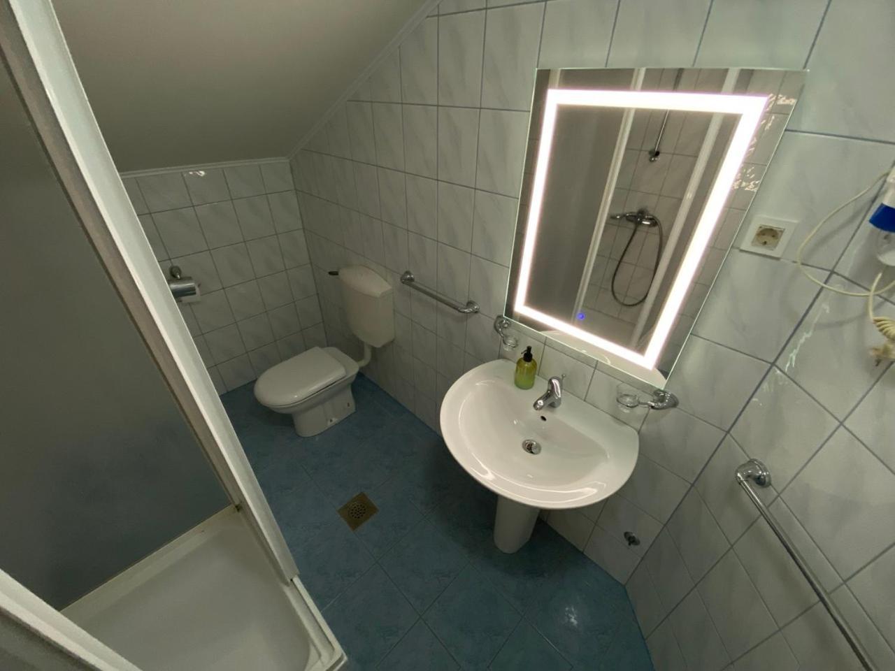 Motel Vujeva リヴノ エクステリア 写真